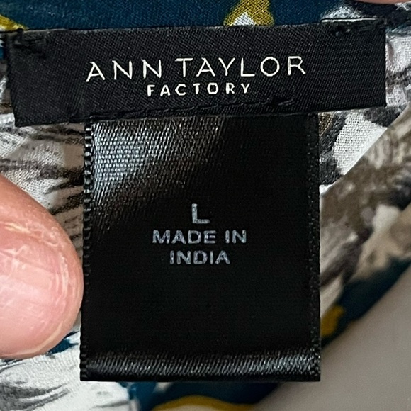 Ann Taylor Factory Sleeveless Floral Blouse – Size L - Picture 5 of 5